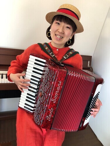 アコーディオン奏者まいこ