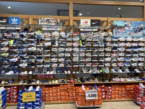 ファッションアイテムのキッズシューズ多数