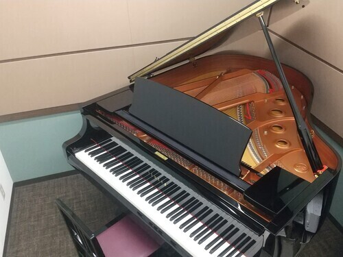 グランドピアノ