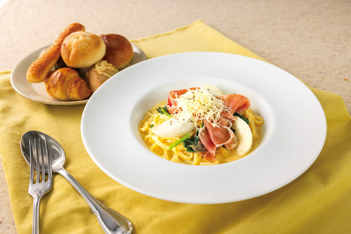 冬野菜とハモンセラーノのクワトロクリームパスタ