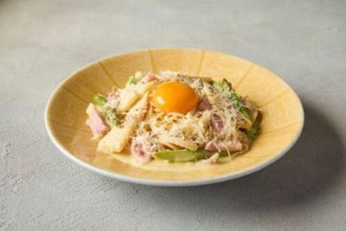 フレッシュアスパラとパンチェッタのカルボナーラ