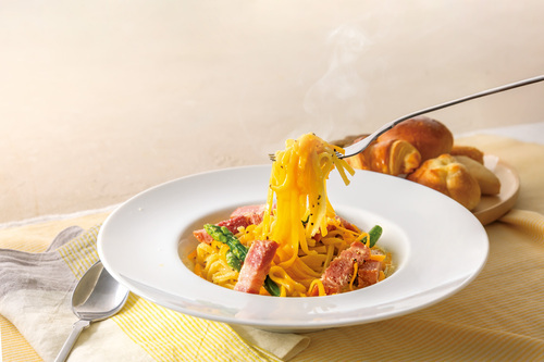 アスパラとベーコンのチーズカルボナーラ